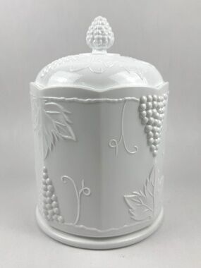 Vintage Indiana Glass / Colony Harvest Grapes Milk Glass Canister With Lid 9.5”